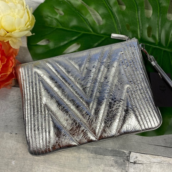 MCM wristlet zip pouch quilted metallic silver - Picture 6 of 8